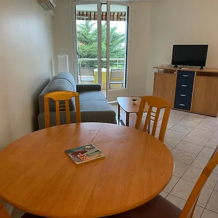 T2, Piscine, Parking, Plages à 200m Fréjus